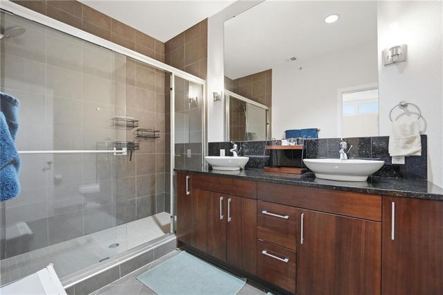 4521 Wornall Road 208, Kansas City, MO 64111
