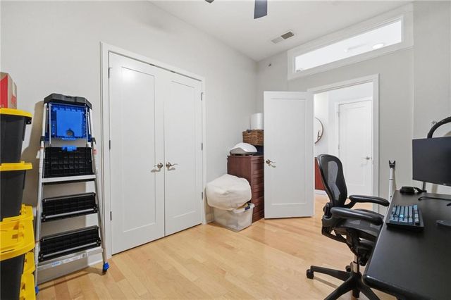 4521 Wornall Road 208, Kansas City, MO 64111