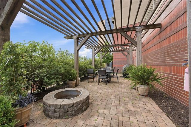 4521 Wornall Road 208, Kansas City, MO 64111