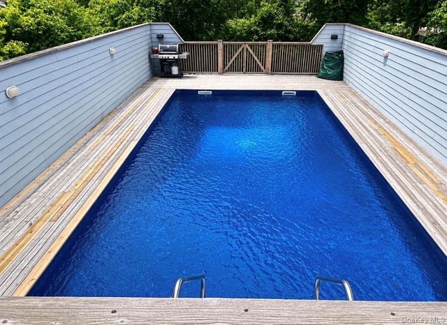 27 Depot Road, Westhampton Beach, NY 11978