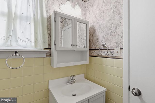 403 BYRON RD, Warminster, PA 18974