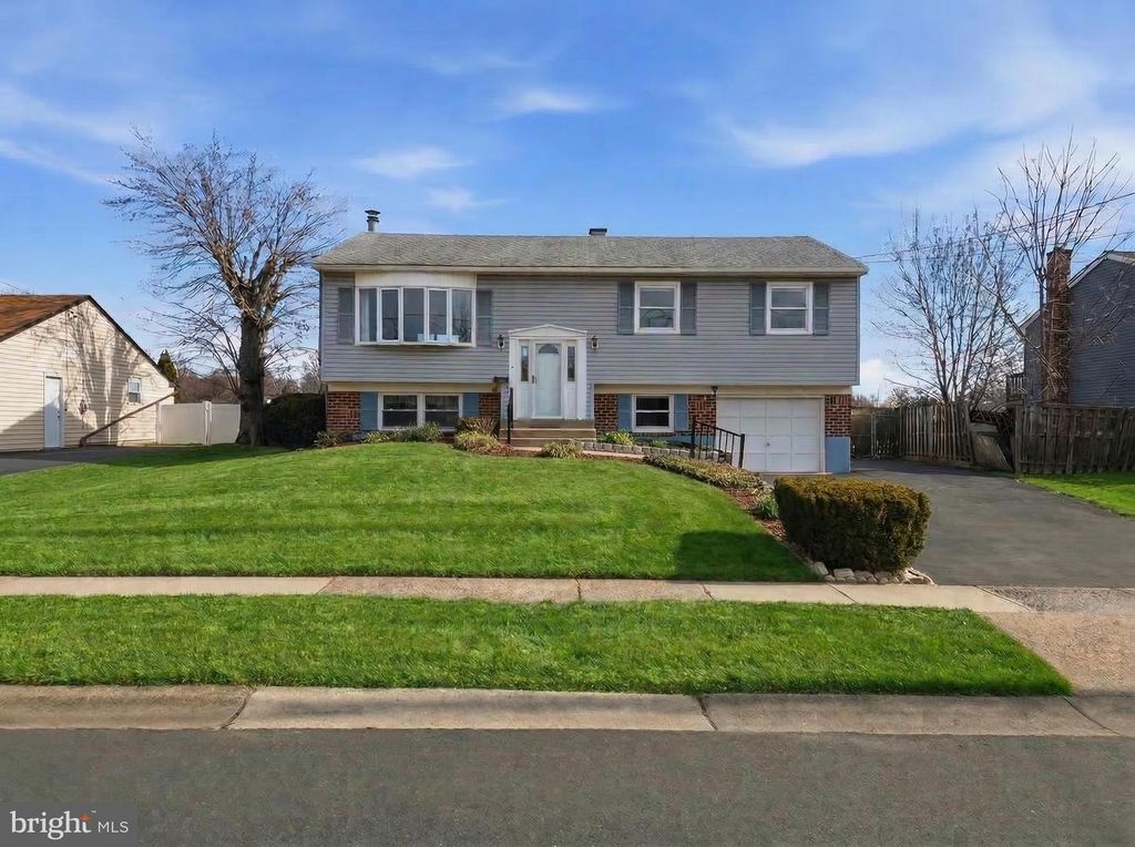 403 BYRON RD, Warminster, PA 18974