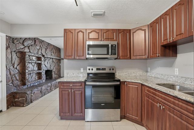 6712 RIVER ROAD, Tampa, FL 33615