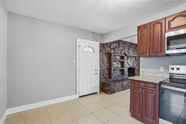 6712 RIVER ROAD, Tampa, FL 33615