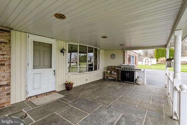 176 BUTTER RD, Leola, PA 17540