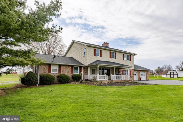 176 BUTTER RD, Leola, PA 17540