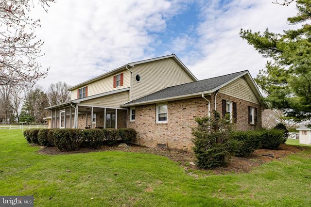 176 BUTTER RD, Leola, PA 17540