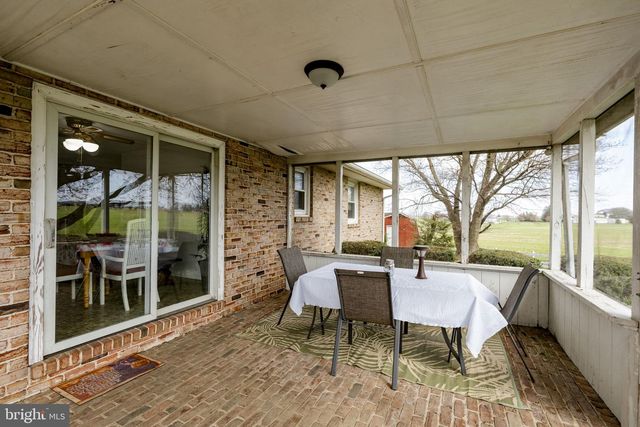 176 BUTTER RD, Leola, PA 17540
