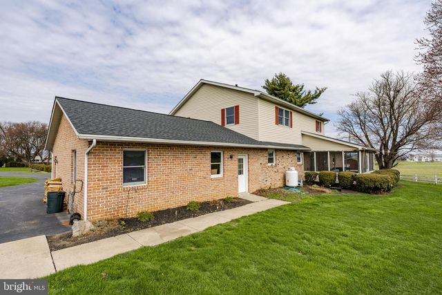 176 BUTTER RD, Leola, PA 17540