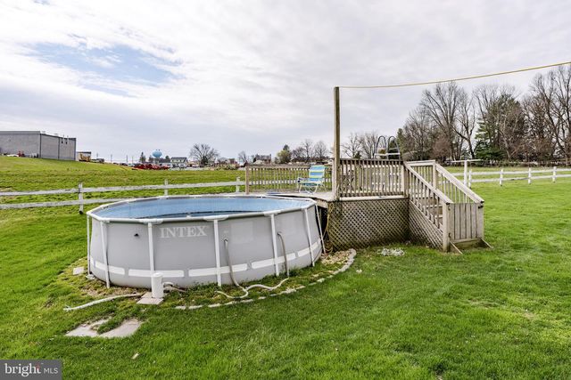 176 BUTTER RD, Leola, PA 17540