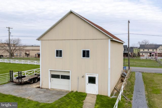 176 BUTTER RD, Leola, PA 17540