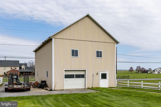 176 BUTTER RD, Leola, PA 17540