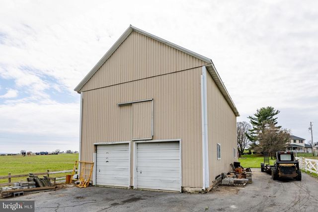 176 BUTTER RD, Leola, PA 17540