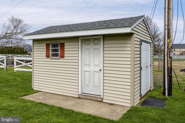 176 BUTTER RD, Leola, PA 17540