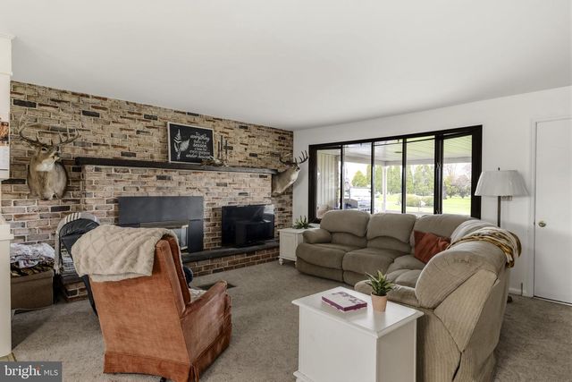 176 BUTTER RD, Leola, PA 17540