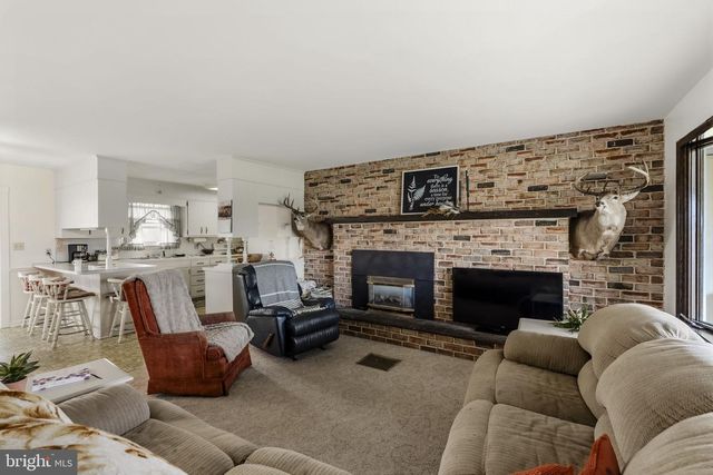 176 BUTTER RD, Leola, PA 17540