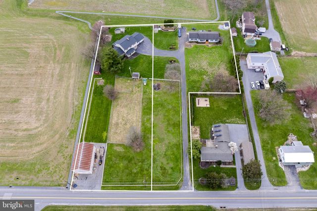 176 BUTTER RD, Leola, PA 17540