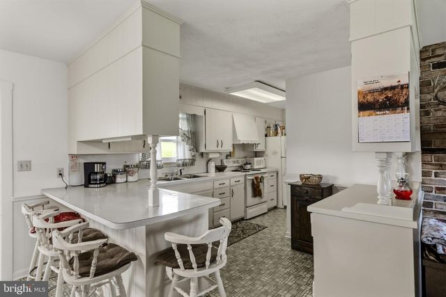 176 BUTTER RD, Leola, PA 17540