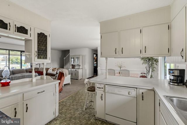 176 BUTTER RD, Leola, PA 17540