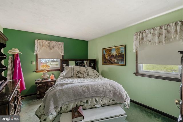 176 BUTTER RD, Leola, PA 17540