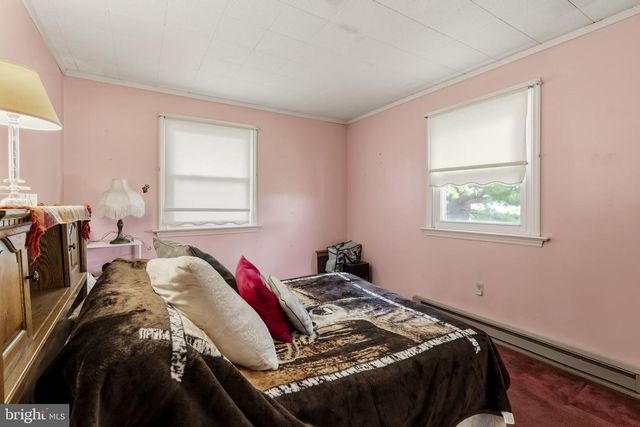 176 BUTTER RD, Leola, PA 17540