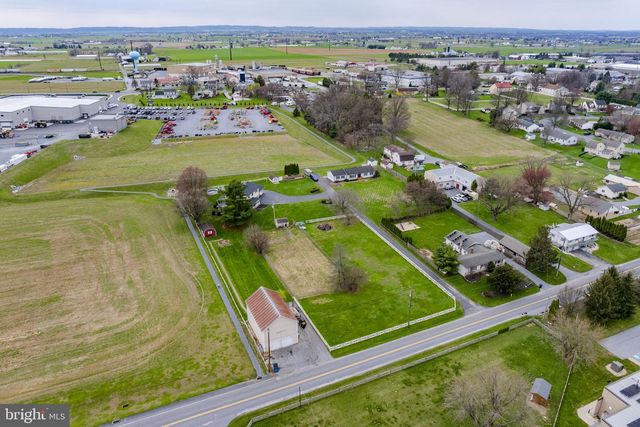 176 BUTTER RD, Leola, PA 17540