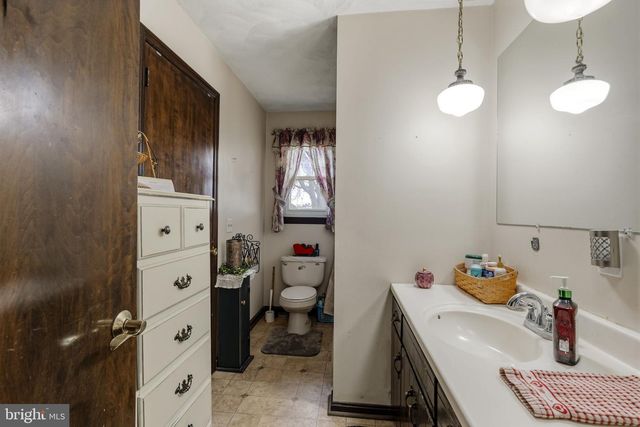 176 BUTTER RD, Leola, PA 17540