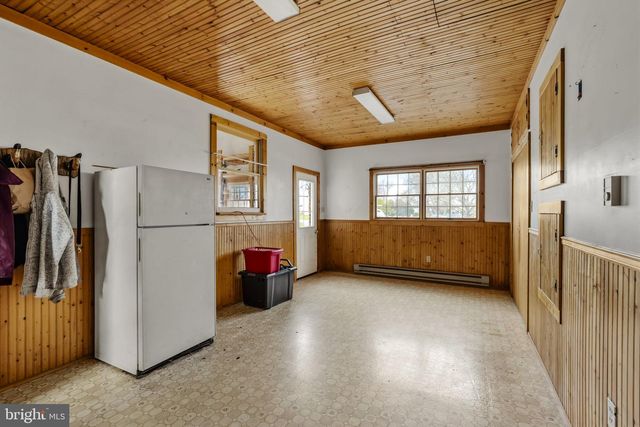 176 BUTTER RD, Leola, PA 17540