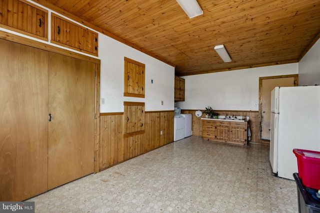 176 BUTTER RD, Leola, PA 17540