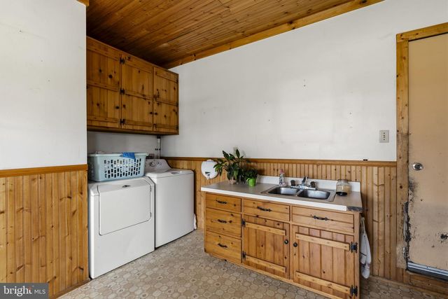 176 BUTTER RD, Leola, PA 17540