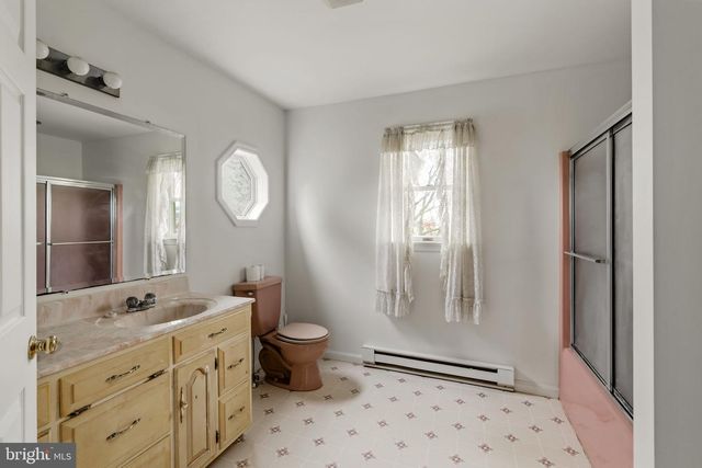 176 BUTTER RD, Leola, PA 17540