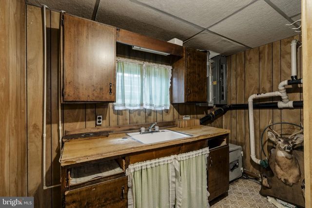 176 BUTTER RD, Leola, PA 17540