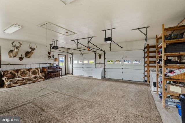 176 BUTTER RD, Leola, PA 17540
