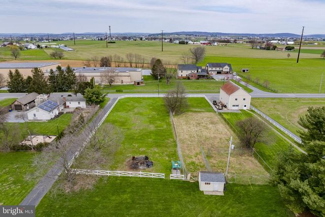 176 BUTTER RD, Leola, PA 17540