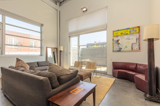 415 S Front St Apt 105, Memphis, TN 38103