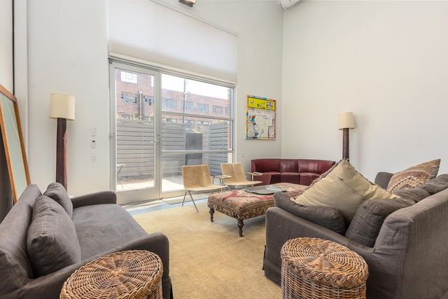 415 S Front St Apt 105, Memphis, TN 38103