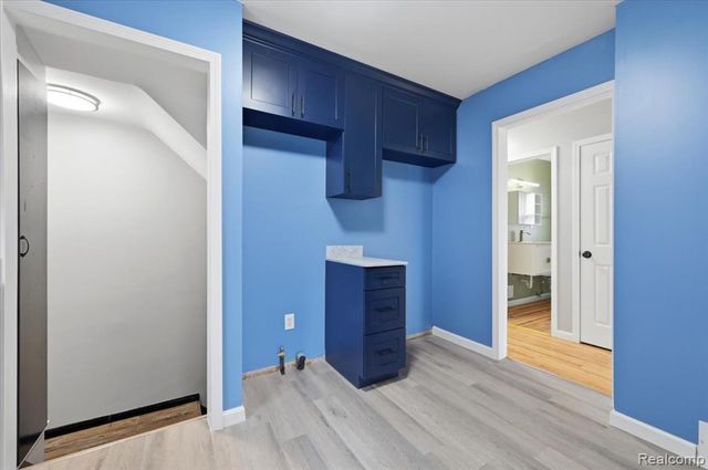 17595 Mendota Street, Detroit, MI 48221