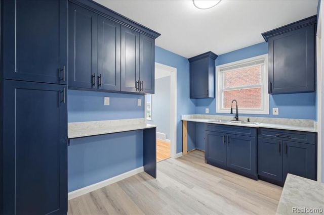 17595 Mendota Street, Detroit, MI 48221