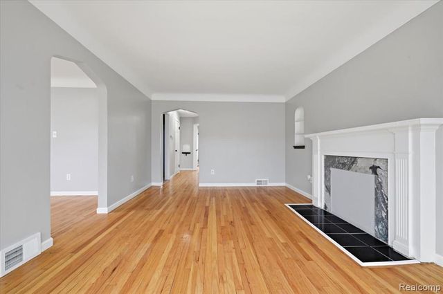 17595 Mendota Street, Detroit, MI 48221