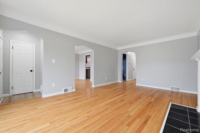 17595 Mendota Street, Detroit, MI 48221