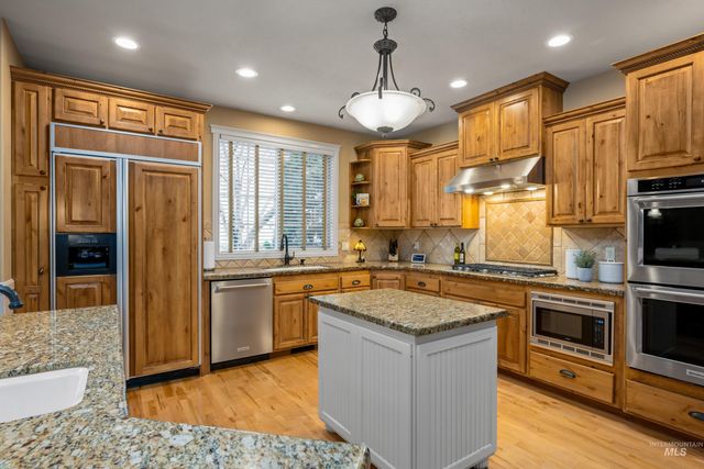 647 W Water Grove Drive, Eagle, ID 83616