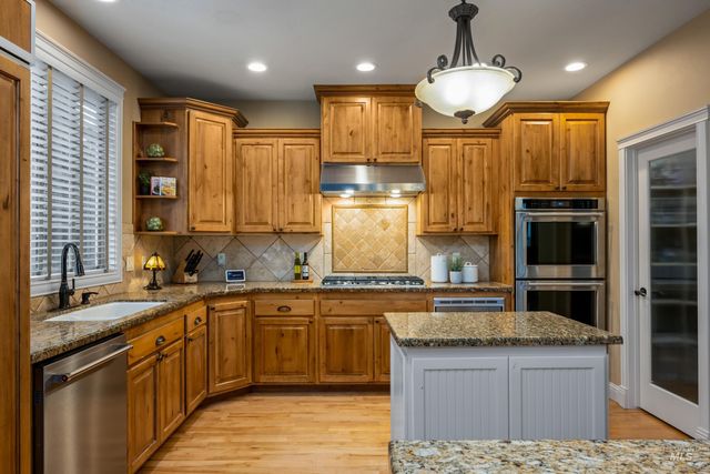 647 W Water Grove Drive, Eagle, ID 83616