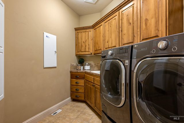 647 W Water Grove Drive, Eagle, ID 83616