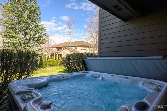 647 W Water Grove Drive, Eagle, ID 83616