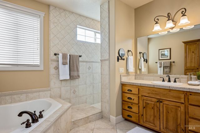 647 W Water Grove Drive, Eagle, ID 83616