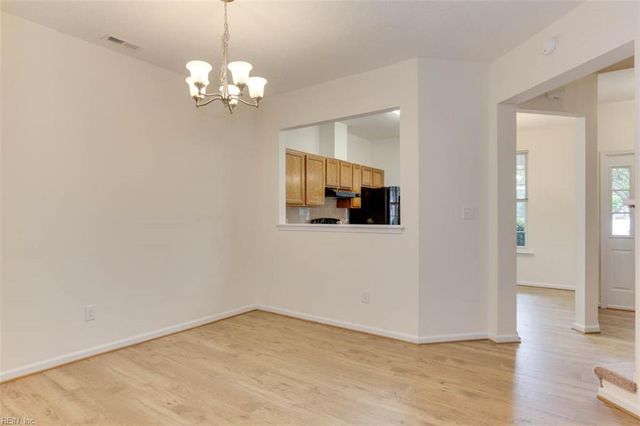 817 Oak Springs CT, Newport News, VA 23602