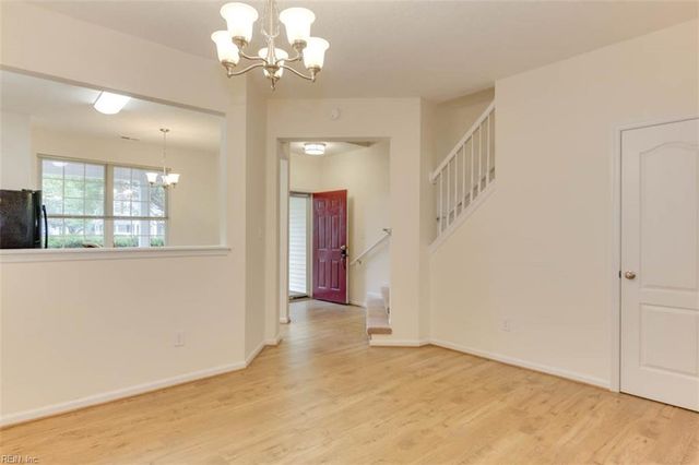 817 Oak Springs CT, Newport News, VA 23602