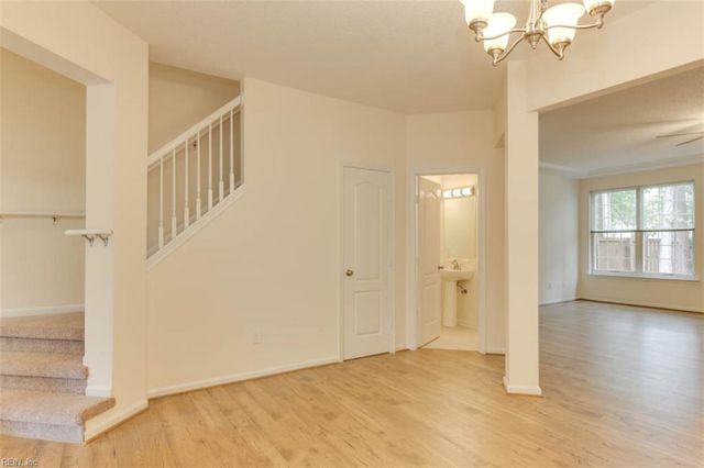 817 Oak Springs CT, Newport News, VA 23602