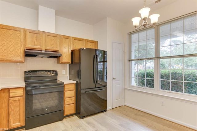 817 Oak Springs CT, Newport News, VA 23602