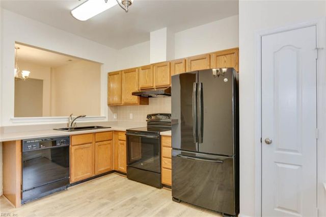 817 Oak Springs CT, Newport News, VA 23602